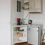 Very Quiet Studio With Open View In Paris 14 Th