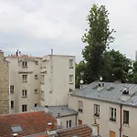 Very Quiet Studio With Open View In Paris 14 Th