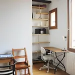 Very Quiet Studio With Open View In Paris 14 Th