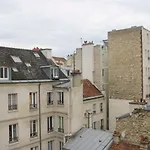 Very Quiet Studio With Open View In Paris 14 Th
